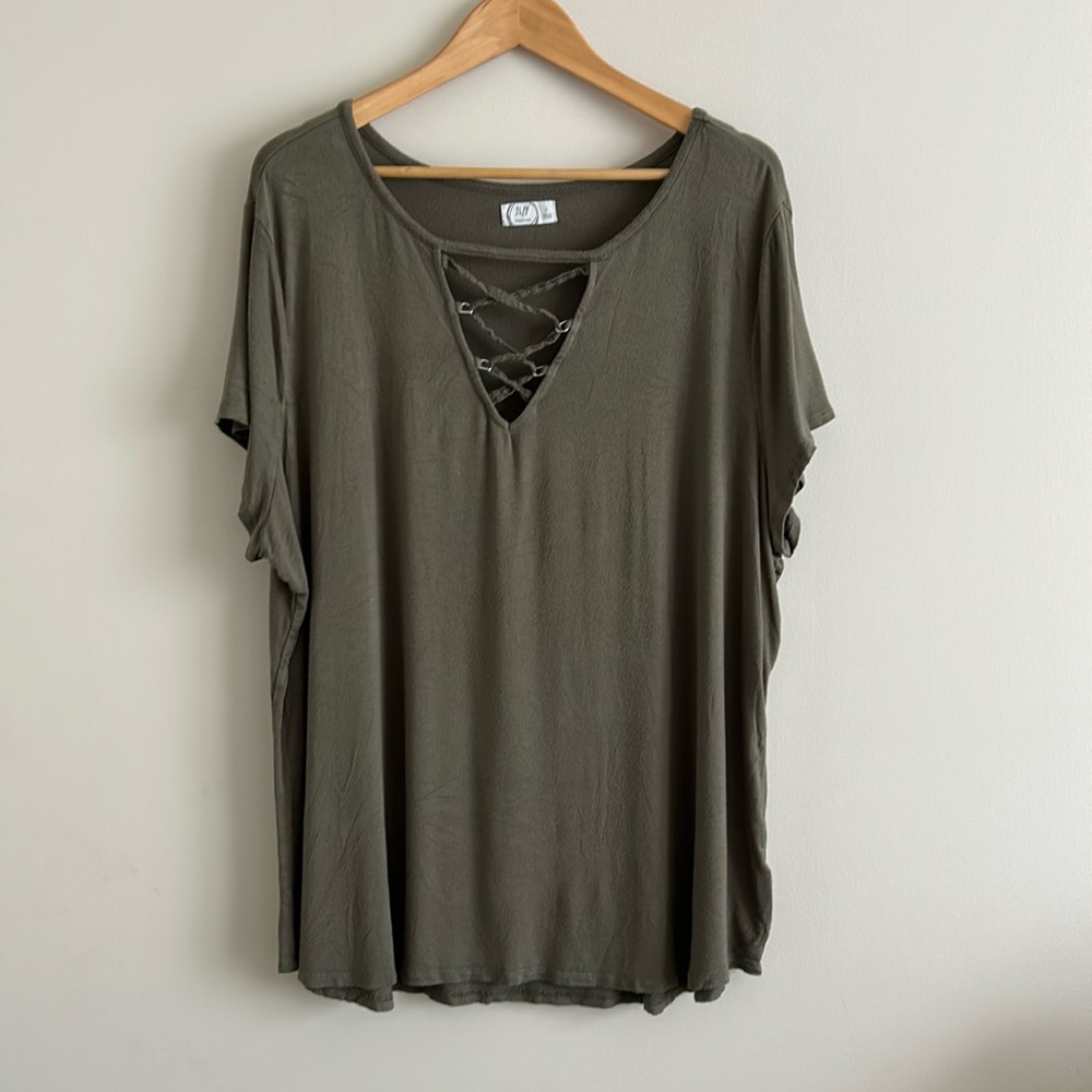 Maurices Green lattice Relaxed Cut Out Short Sleeve Tee Size 3